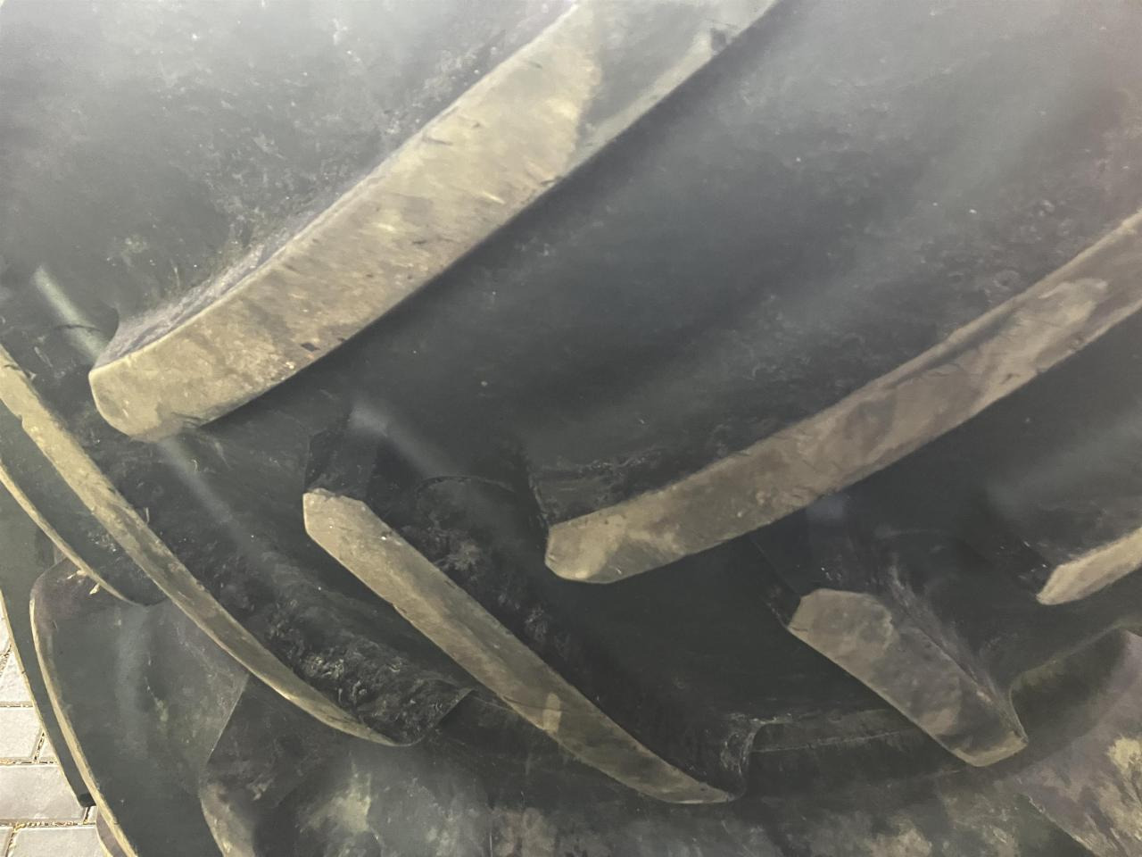 Michelin 600/70R30 - צמיג עבור מכונה חקלאית: תמונה 4 Michelin 600/70R30 - צמיג עבור מכונה חקלאית: תמונה 4