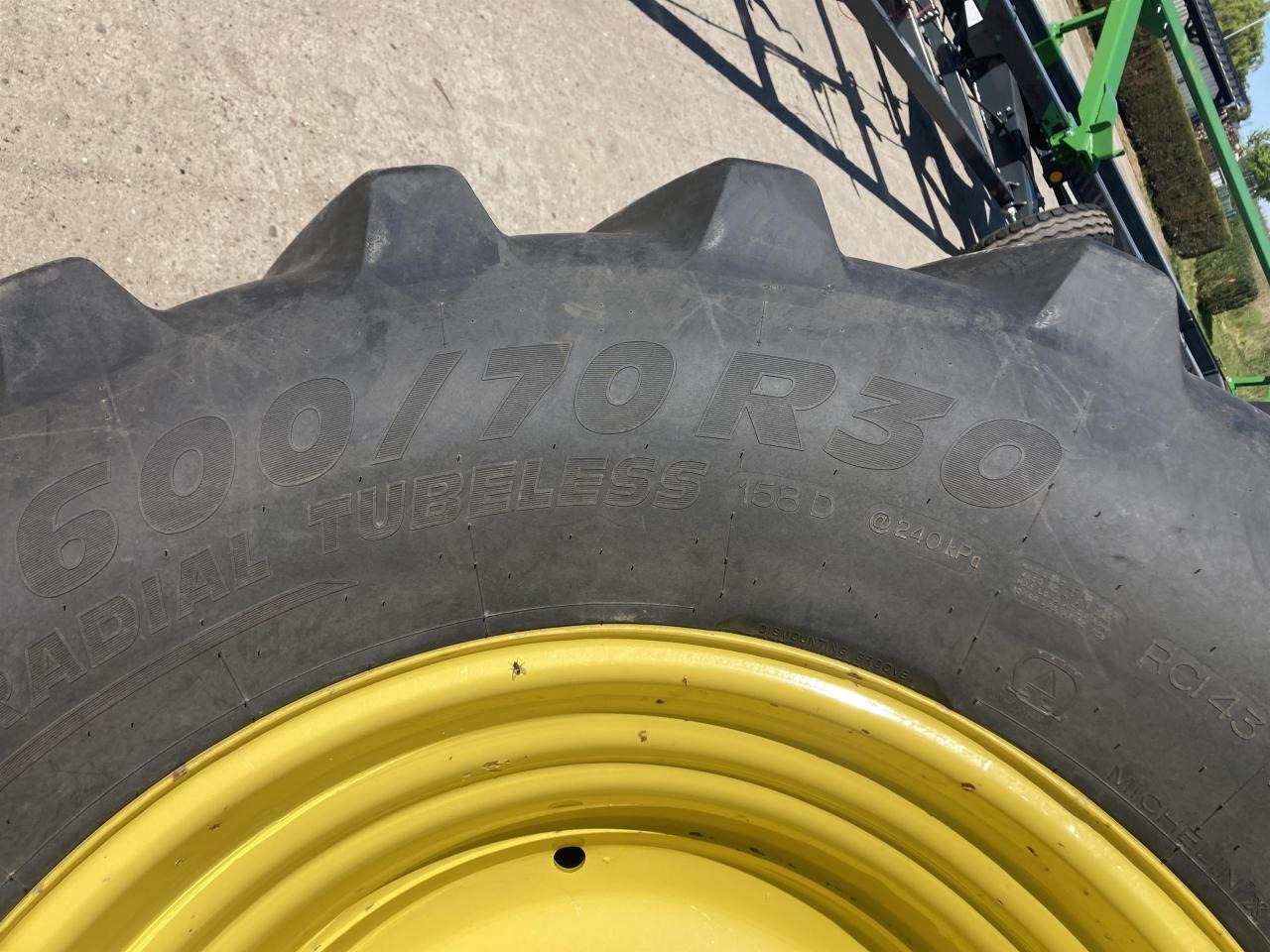 Michelin 600/70R30 - צמיג עבור מכונה חקלאית: תמונה 5 Michelin 600/70R30 - צמיג עבור מכונה חקלאית: תמונה 5