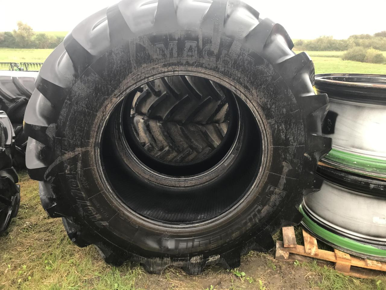 Michelin 710/70R42 - צמיג עבור מכונה חקלאית: תמונה 4 Michelin 710/70R42 - צמיג עבור מכונה חקלאית: תמונה 4