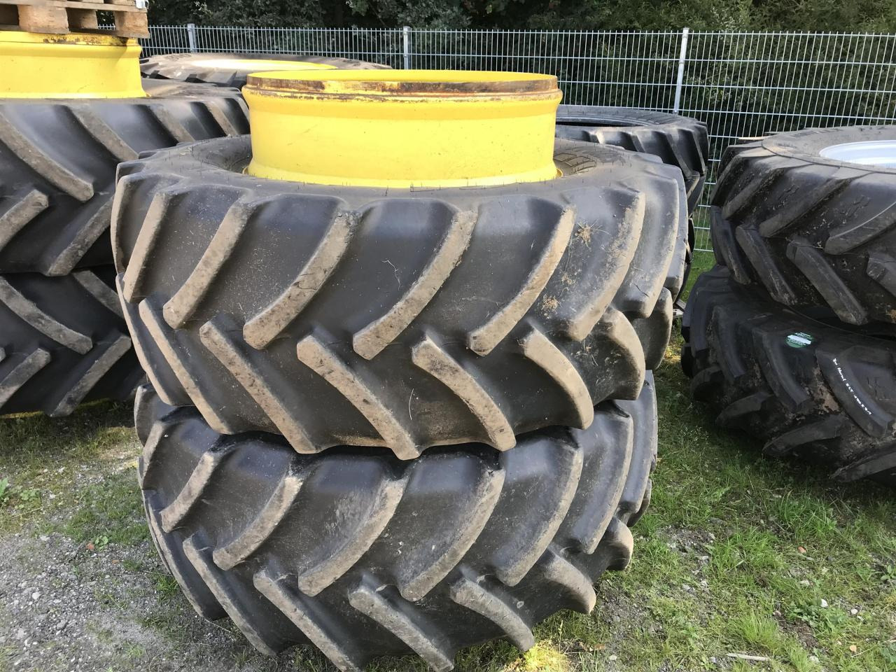 Mitas 600/65R34 - צמיג עבור מכונה חקלאית: תמונה 1 Mitas 600/65R34 - צמיג עבור מכונה חקלאית: תמונה 1
