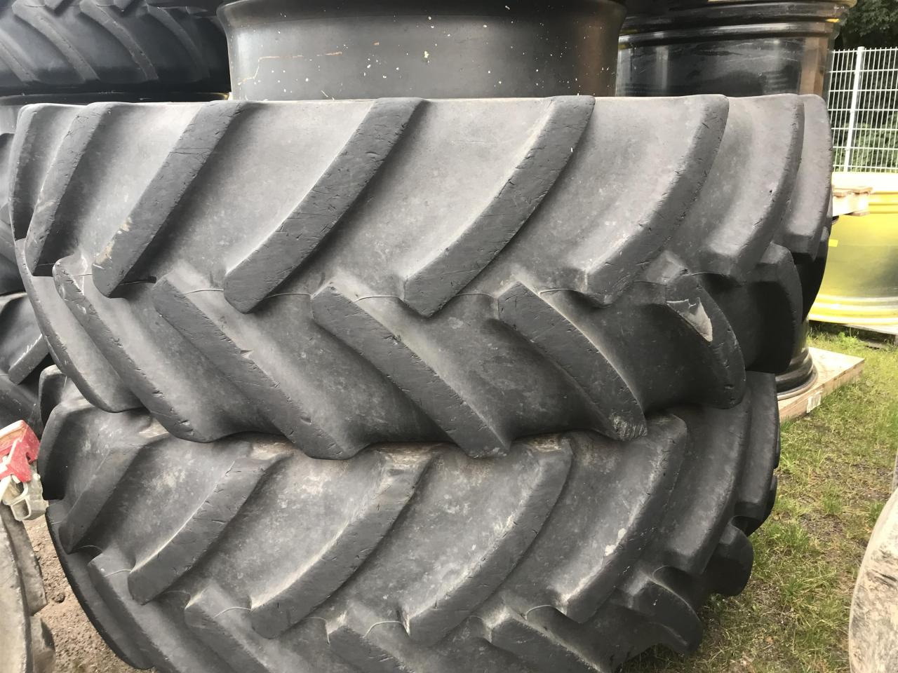 Mitas 680/80R42 - צמיג עבור מכונה חקלאית: תמונה 1 Mitas 680/80R42 - צמיג עבור מכונה חקלאית: תמונה 1