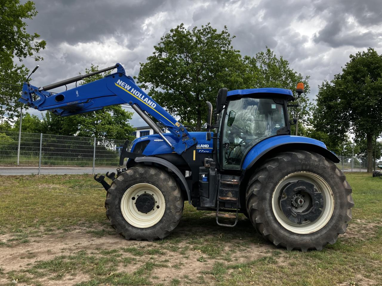 New Holland T7.270 - טרקטור חקלאי: תמונה 1 New Holland T7.270 - טרקטור חקלאי: תמונה 1