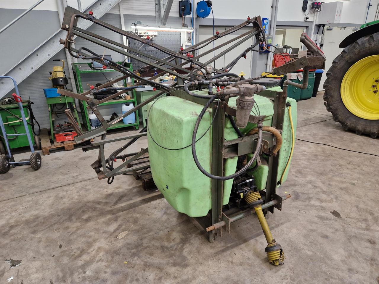 Tecnoma 800 Liter - מרסס מותקן על טרקטור: תמונה 1 Tecnoma 800 Liter - מרסס מותקן על טרקטור: תמונה 1