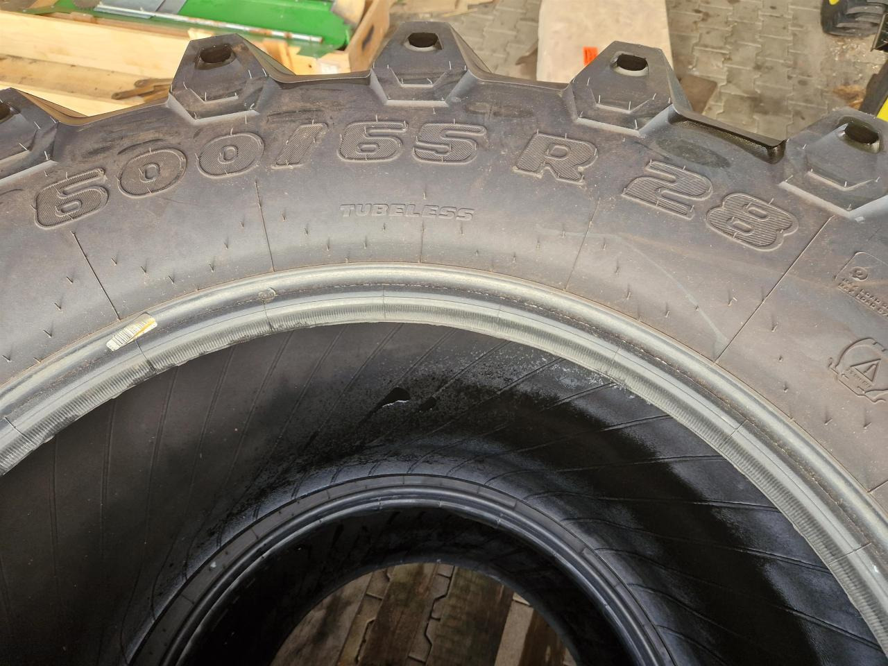 Trelleborg 600/65R28 - צמיג עבור מכונה חקלאית: תמונה 2 Trelleborg 600/65R28 - צמיג עבור מכונה חקלאית: תמונה 2