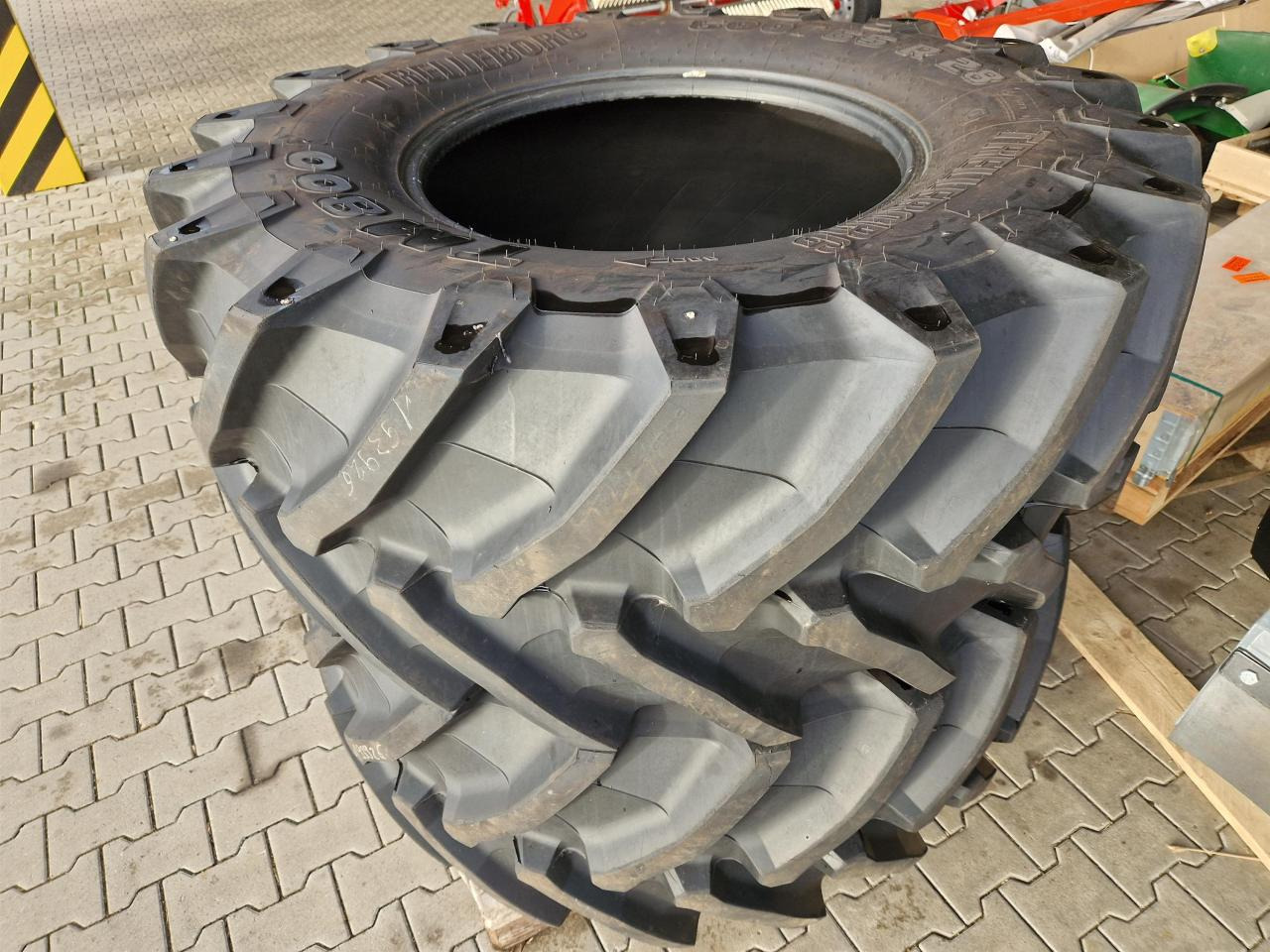 Trelleborg 600/65R28 - צמיג עבור מכונה חקלאית: תמונה 1 Trelleborg 600/65R28 - צמיג עבור מכונה חקלאית: תמונה 1