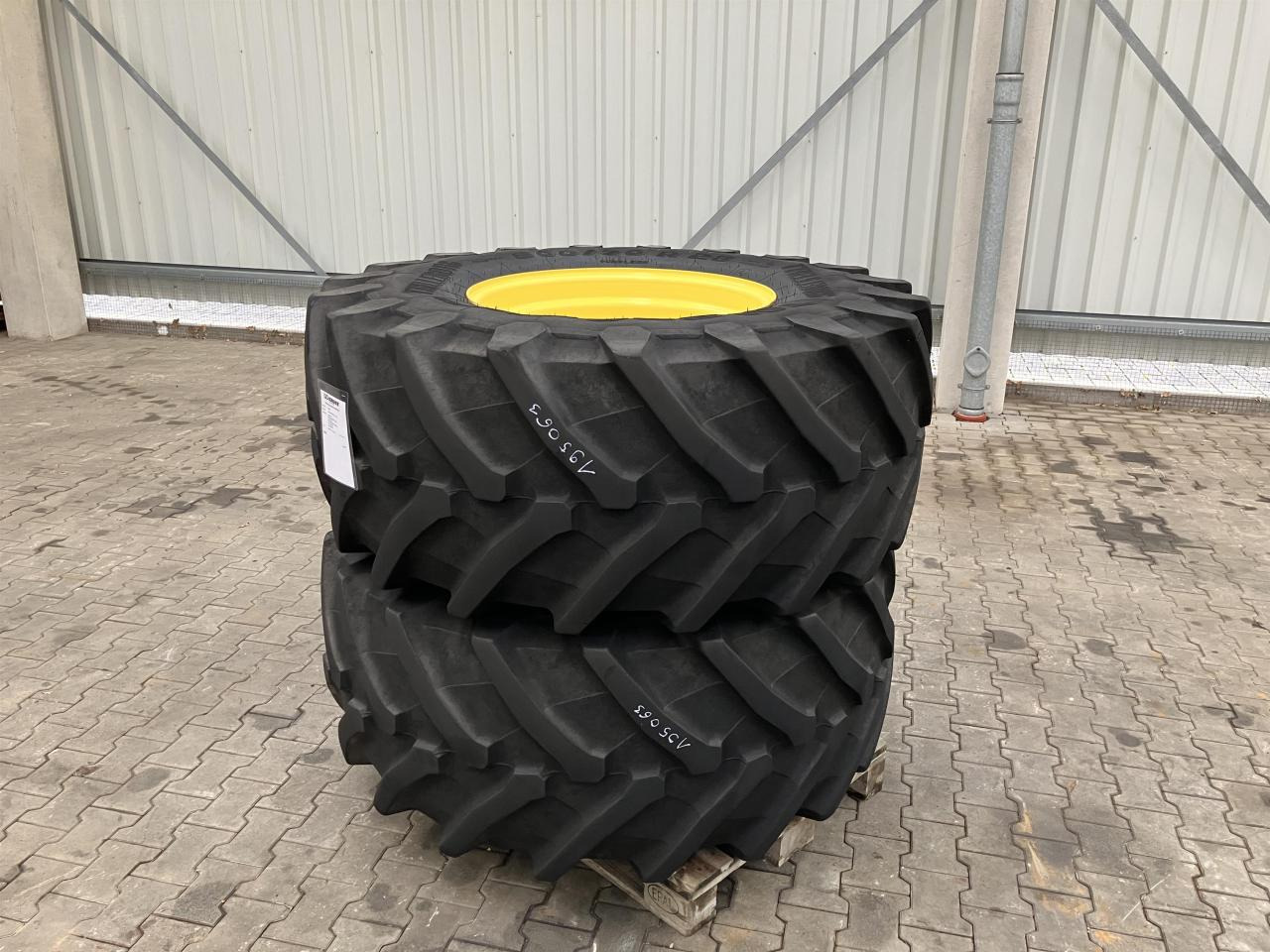 Trelleborg 600/70R28 - צמיג עבור מכונה חקלאית: תמונה 1 Trelleborg 600/70R28 - צמיג עבור מכונה חקלאית: תמונה 1