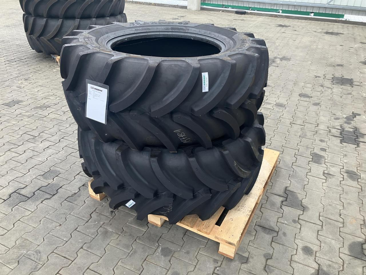 Vredestein 540/65R30 - צמיג עבור מכונה חקלאית: תמונה 1 Vredestein 540/65R30 - צמיג עבור מכונה חקלאית: תמונה 1