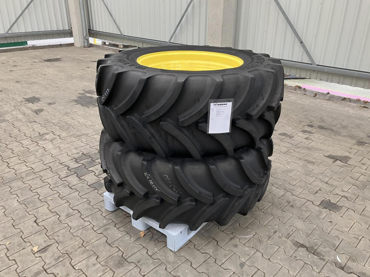 Vredestein 540/65R30 - צמיג עבור מכונה חקלאית: תמונה 1 Vredestein 540/65R30 - צמיג עבור מכונה חקלאית: תמונה 1