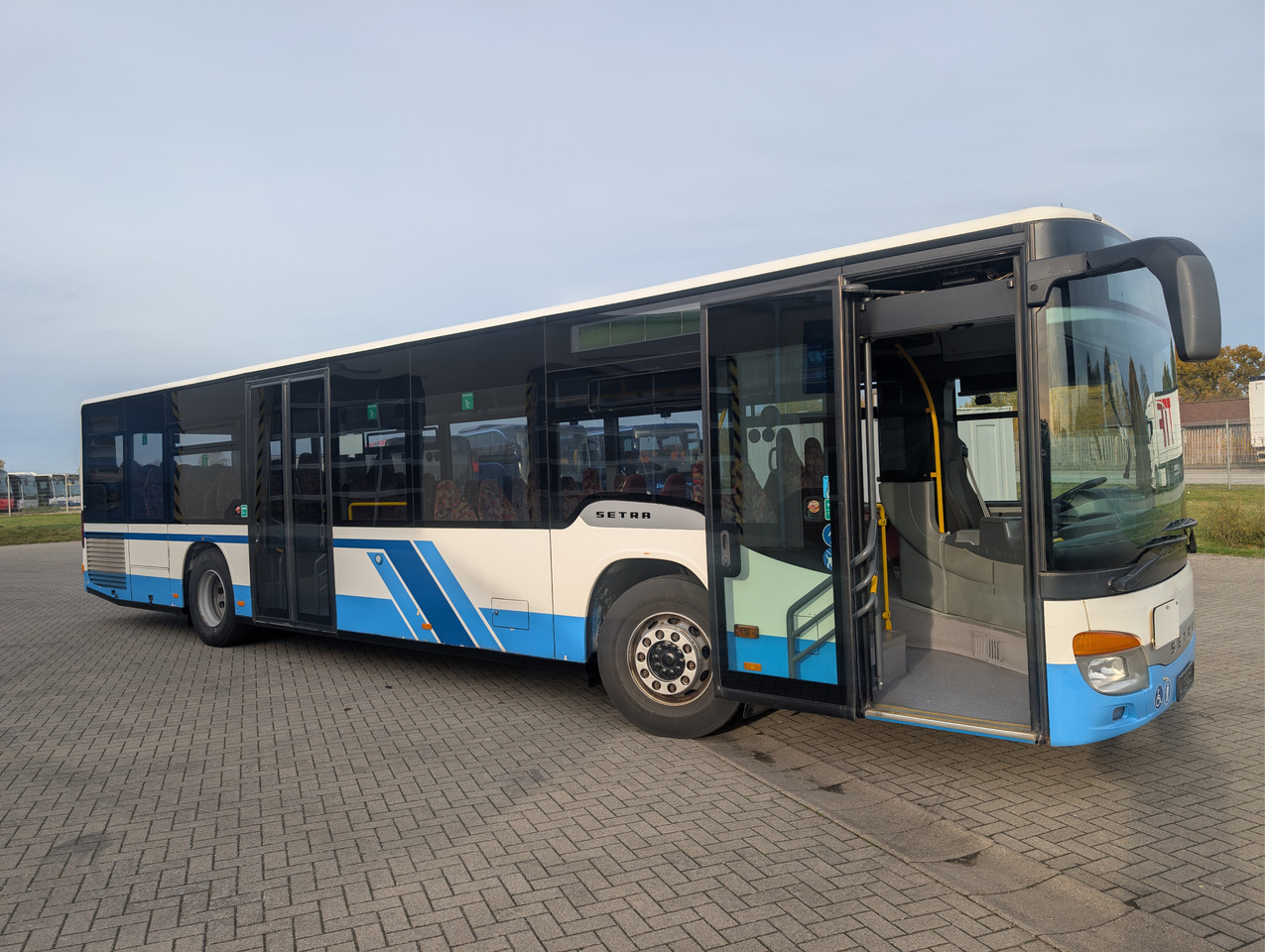 SETRA S 415 NF (Niederflur-Linienbus, Klasse II) - אוטובוס עירוני: תמונה 1 SETRA S 415 NF (Niederflur-Linienbus, Klasse II) - אוטובוס עירוני: תמונה 1