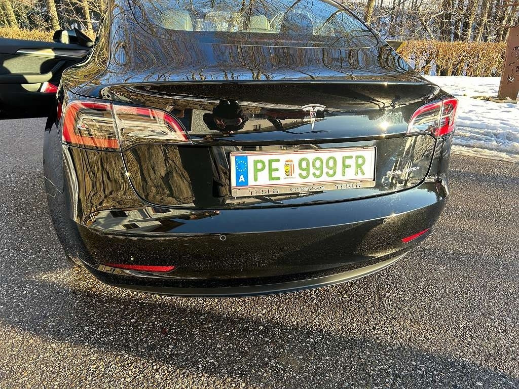 Tesla Model 3 Long Range - מכונית: תמונה 4 Tesla Model 3 Long Range - מכונית: תמונה 4