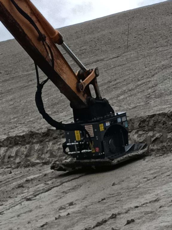 CM Crusher PV 60.100 Vibrating Plate - לוח רטט: תמונה 1 CM Crusher PV 60.100 Vibrating Plate - לוח רטט: תמונה 1