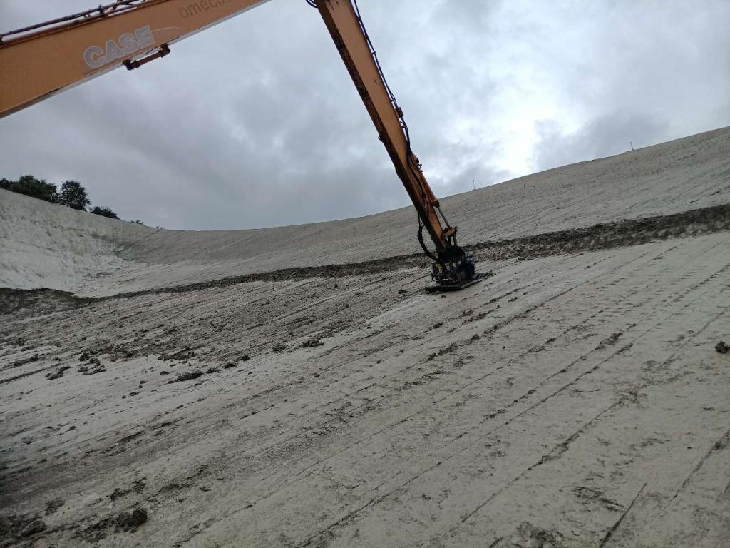 CM Crusher PV 60.100 Vibrating Plate - לוח רטט: תמונה 2 CM Crusher PV 60.100 Vibrating Plate - לוח רטט: תמונה 2