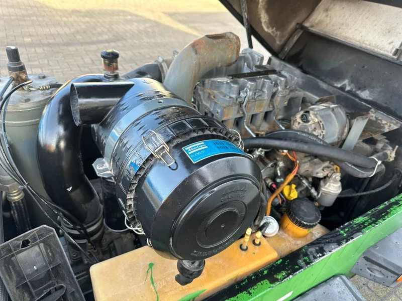 Atlas-Copco XAS 57 DD Deutz 3 m3 / min 23 kW 7 Bar Mobiele Diesel Compressor op aanhanger - מדחס אוויר: תמונה 4 Atlas-Copco XAS 57 DD Deutz 3 m3 / min 23 kW 7 Bar Mobiele Diesel Compressor op aanhanger - מדחס אוויר: תמונה 4