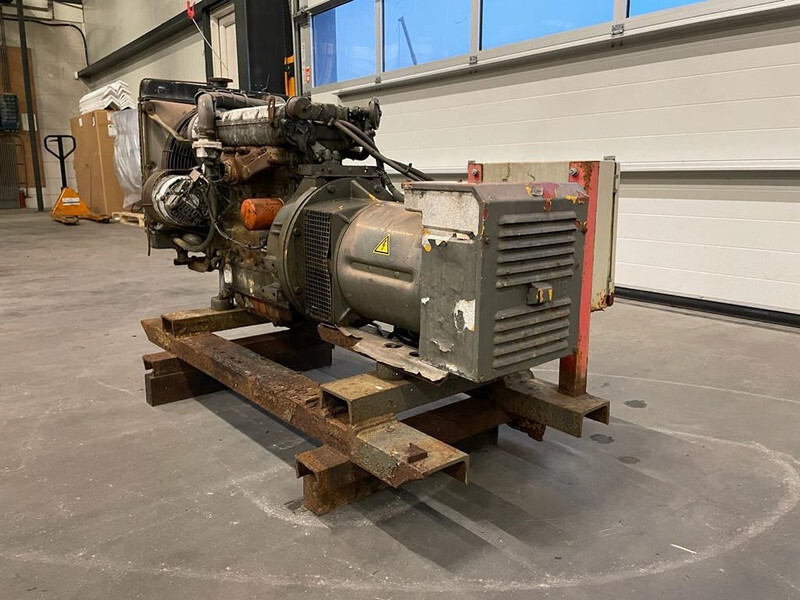 Deutz F4M 1008 SDMO 10 kVA generatorset - ערכת גנרטורים: תמונה 2 Deutz F4M 1008 SDMO 10 kVA generatorset - ערכת גנרטורים: תמונה 2