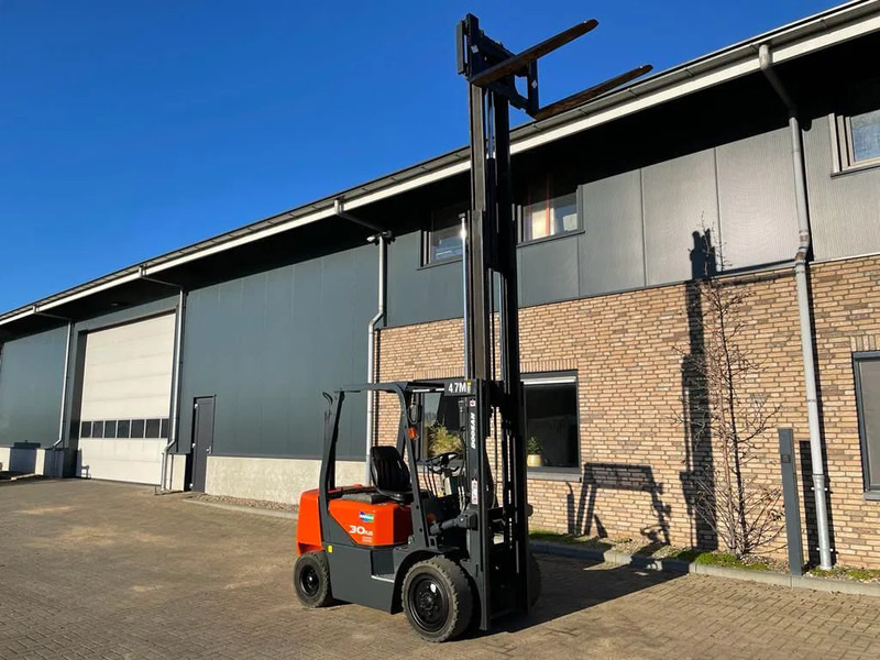 Doosan D30G Yanmar 3 ton Triplex Freelift Sideshift Diesel Heftruck 470 cm hefhoogte - מלגזת סולר: תמונה 2 Doosan D30G Yanmar 3 ton Triplex Freelift Sideshift Diesel Heftruck 470 cm hefhoogte - מלגזת סולר: תמונה 2