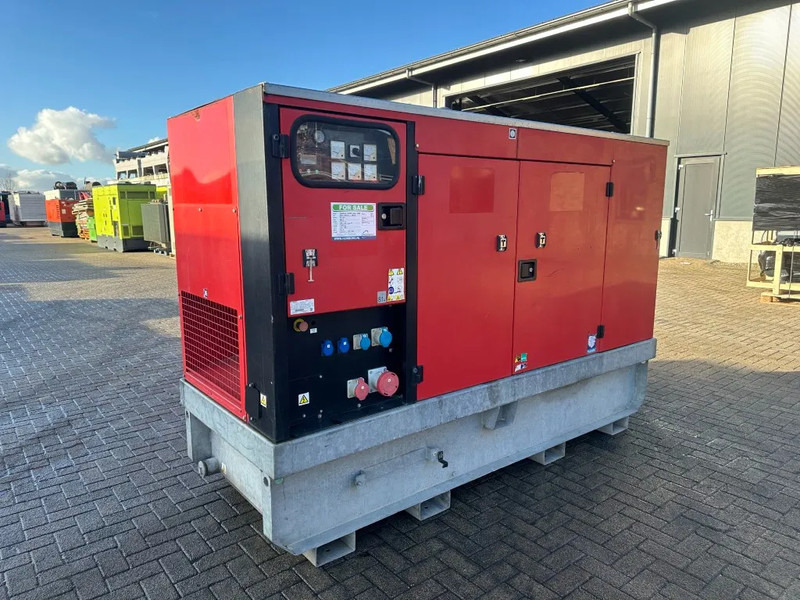 Europower EPUS44TDE Kubota Leroy Somer 44 kVA Supersilent Rental generatorset - ערכת גנרטורים: תמונה 2 Europower EPUS44TDE Kubota Leroy Somer 44 kVA Supersilent Rental generatorset - ערכת גנרטורים: תמונה 2