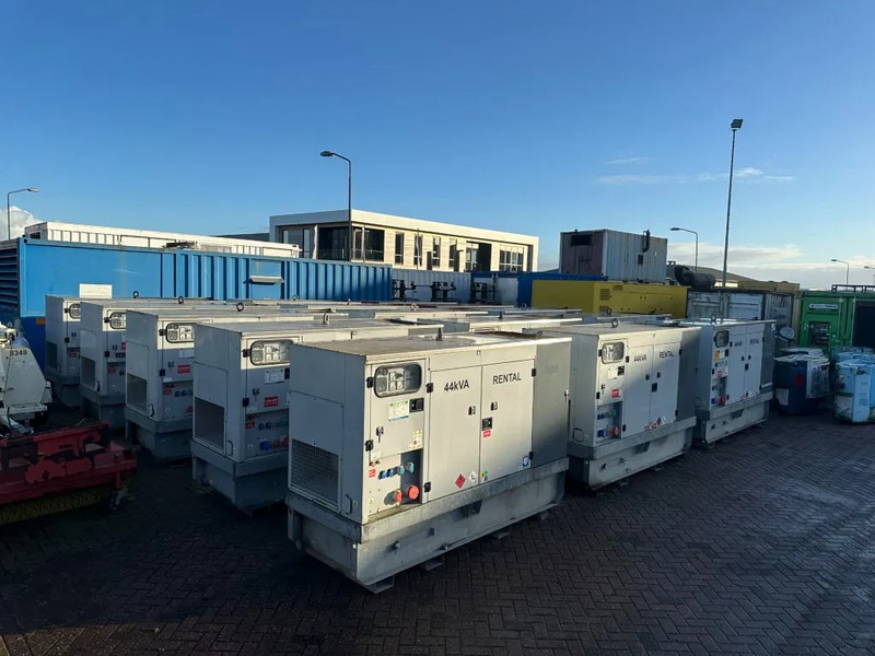 Europower EPUS44TDE Kubota Leroy Somer 44 kVA Supersilent Rental generatorset - ערכת גנרטורים: תמונה 5 Europower EPUS44TDE Kubota Leroy Somer 44 kVA Supersilent Rental generatorset - ערכת גנרטורים: תמונה 5