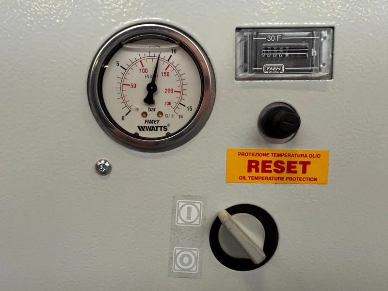 Fiac LS 8 - 200 Elektrische Schroefcompressor 6 kW 736 L / min 10 Bar New ! Overstock ! - מדחס אוויר: תמונה 4 Fiac LS 8 - 200 Elektrische Schroefcompressor 6 kW 736 L / min 10 Bar New ! Overstock ! - מדחס אוויר: תמונה 4