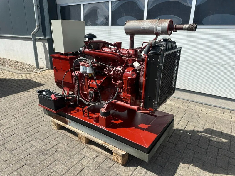 Iveco 8041 I 06.55 Leroy Somer 45 KVA noodstroom generatorset as New ! 104 hours - ערכת גנרטורים: תמונה 1 Iveco 8041 I 06.55 Leroy Somer 45 KVA noodstroom generatorset as New ! 104 hours - ערכת גנרטורים: תמונה 1