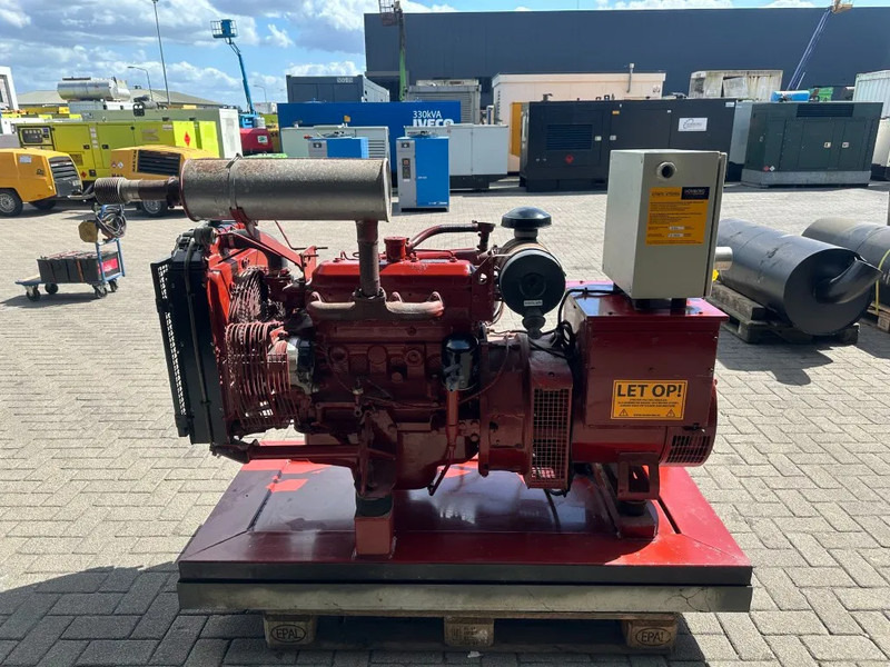 Iveco 8041 I 06.55 Leroy Somer 45 KVA noodstroom generatorset as New ! 104 hours - ערכת גנרטורים: תמונה 2 Iveco 8041 I 06.55 Leroy Somer 45 KVA noodstroom generatorset as New ! 104 hours - ערכת גנרטורים: תמונה 2