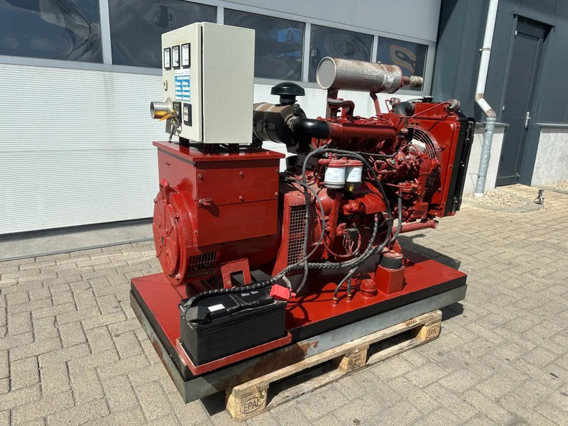 Iveco 8041 I 06.55 Leroy Somer 45 KVA noodstroom generatorset as New ! 104 hours - ערכת גנרטורים: תמונה 3 Iveco 8041 I 06.55 Leroy Somer 45 KVA noodstroom generatorset as New ! 104 hours - ערכת גנרטורים: תמונה 3