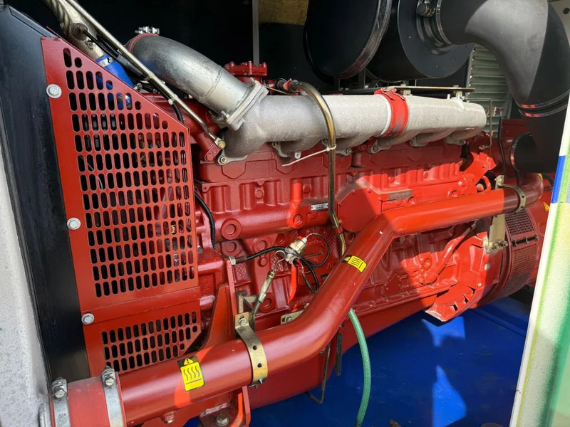 Iveco 8210 SRI 25.01 Mecc Alte Spa 280 kVA Silent generatorset - ערכת גנרטורים: תמונה 2 Iveco 8210 SRI 25.01 Mecc Alte Spa 280 kVA Silent generatorset - ערכת גנרטורים: תמונה 2