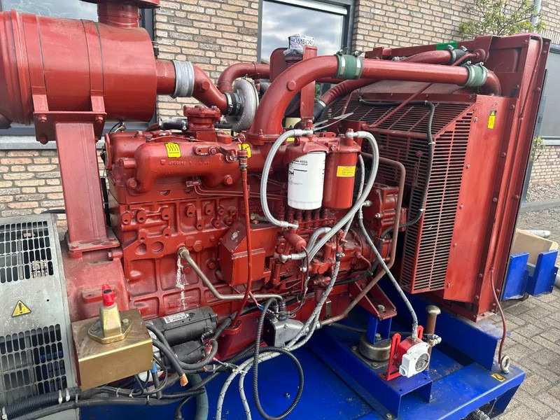 Iveco 8361 SRI 26.07 A550 Leroy Somer 292 kVA generatorset ex Emergency - ערכת גנרטורים: תמונה 4 Iveco 8361 SRI 26.07 A550 Leroy Somer 292 kVA generatorset ex Emergency - ערכת גנרטורים: תמונה 4