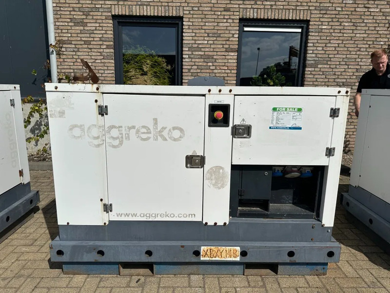 Iveco FPT F32 AM1A Leroy Somer 32 kVA Silent generatorset 129 hours ! - ערכת גנרטורים: תמונה 1 Iveco FPT F32 AM1A Leroy Somer 32 kVA Silent generatorset 129 hours ! - ערכת גנרטורים: תמונה 1