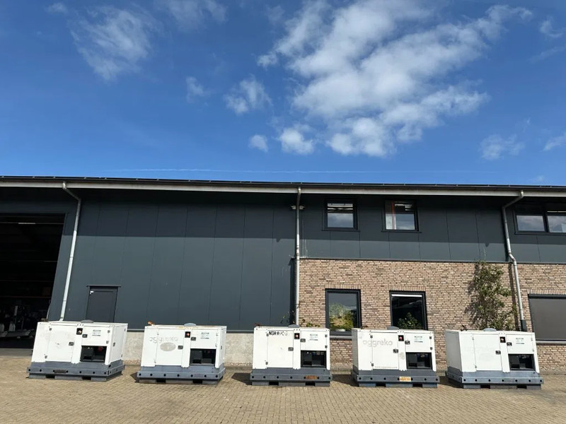 Iveco FPT F32 AM1A Leroy Somer 32 kVA Silent generatorset 129 hours ! - ערכת גנרטורים: תמונה 2 Iveco FPT F32 AM1A Leroy Somer 32 kVA Silent generatorset 129 hours ! - ערכת גנרטורים: תמונה 2