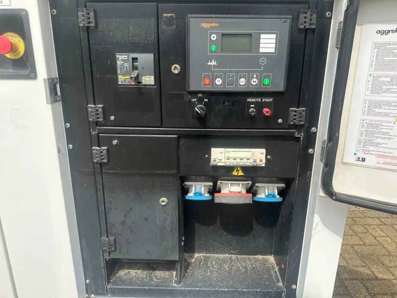 Iveco FPT F32 AM1A Leroy Somer 32 kVA Silent generatorset 297 hours ! - ערכת גנרטורים: תמונה 3 Iveco FPT F32 AM1A Leroy Somer 32 kVA Silent generatorset 297 hours ! - ערכת גנרטורים: תמונה 3