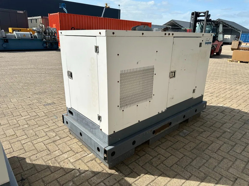 Iveco FPT F32 AM1A Leroy Somer 32 kVA Silent generatorset 408 hours ! - ערכת גנרטורים: תמונה 3 Iveco FPT F32 AM1A Leroy Somer 32 kVA Silent generatorset 408 hours ! - ערכת גנרטורים: תמונה 3