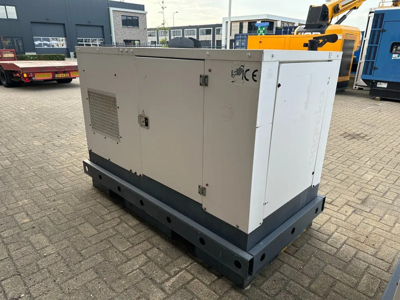 ערכת גנרטורים Iveco FPT F32 AM1A Leroy Somer 32 kVA Silent generatorset 667 hours !: תמונה 17