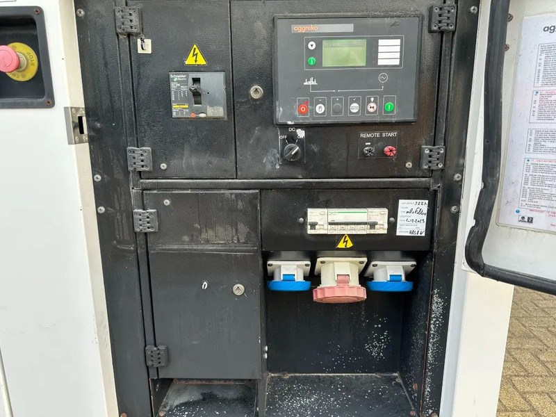 ערכת גנרטורים Iveco FPT F32 AM1A Leroy Somer 32 kVA Silent generatorset 667 hours !: תמונה 6