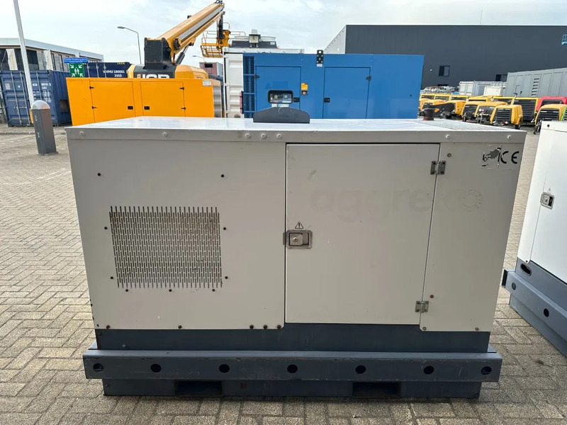 ערכת גנרטורים Iveco FPT F32 AM1A Leroy Somer 32 kVA Silent generatorset 667 hours !: תמונה 13