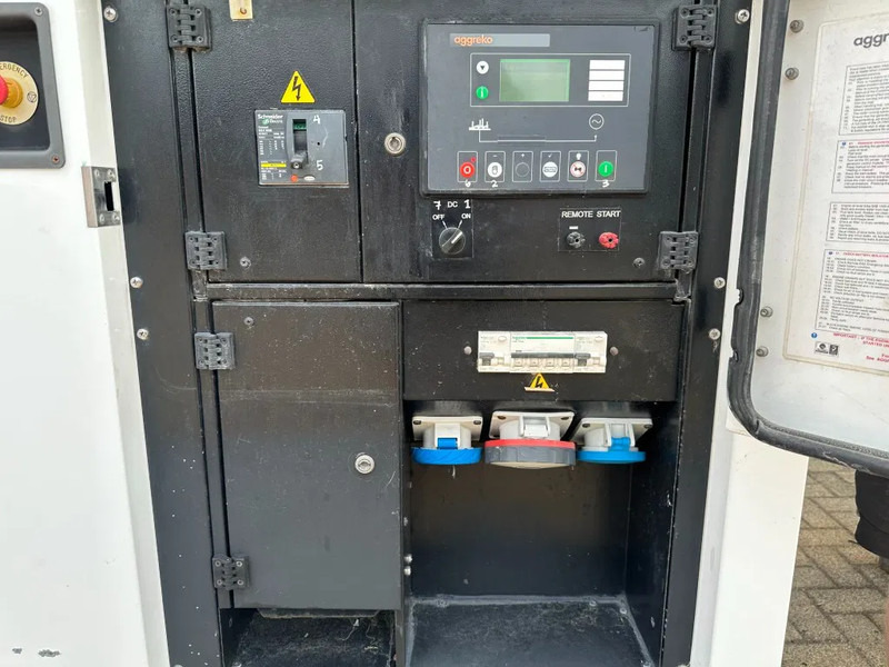 Iveco FPT F32 AM1A Leroy Somer 32 kVA silent generatorset 29 hours ! - ערכת גנרטורים: תמונה 2 Iveco FPT F32 AM1A Leroy Somer 32 kVA silent generatorset 29 hours ! - ערכת גנרטורים: תמונה 2