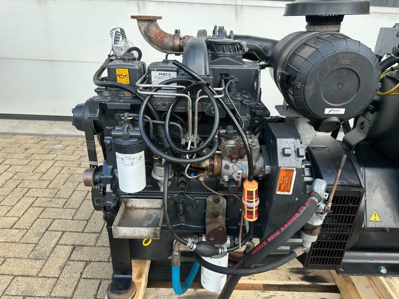ערכת גנרטורים Iveco FPT NEF45 SM1A.A0 Stamford 60 kVA generatorset: תמונה 7 ערכת גנרטורים Iveco FPT NEF45 SM1A.A0 Stamford 60 kVA generatorset: תמונה 7
