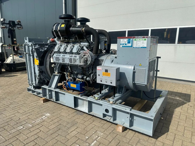 Iveco GE 8281 SRI27 00A71 Mecc Alte Spa 450 kVA generatorset ex Emergency 160 hours - ערכת גנרטורים: תמונה 2 Iveco GE 8281 SRI27 00A71 Mecc Alte Spa 450 kVA generatorset ex Emergency 160 hours - ערכת גנרטורים: תמונה 2