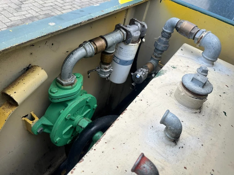 Kiwa IBC Steenbergen KIWA IBC 1500 liter dieseltank met handpomp - מכל אחסון: תמונה 5 Kiwa IBC Steenbergen KIWA IBC 1500 liter dieseltank met handpomp - מכל אחסון: תמונה 5
