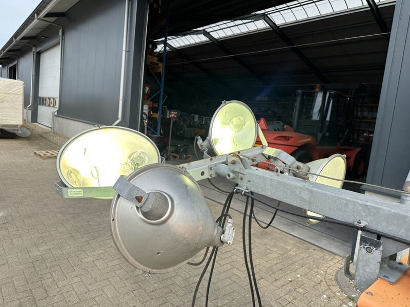 מגדל תאורה Kubota D905 Allmand Mobiele Lichtmast Aggregaat Light Tower 8.1 meter: תמונה 7 מגדל תאורה Kubota D905 Allmand Mobiele Lichtmast Aggregaat Light Tower 8.1 meter: תמונה 7