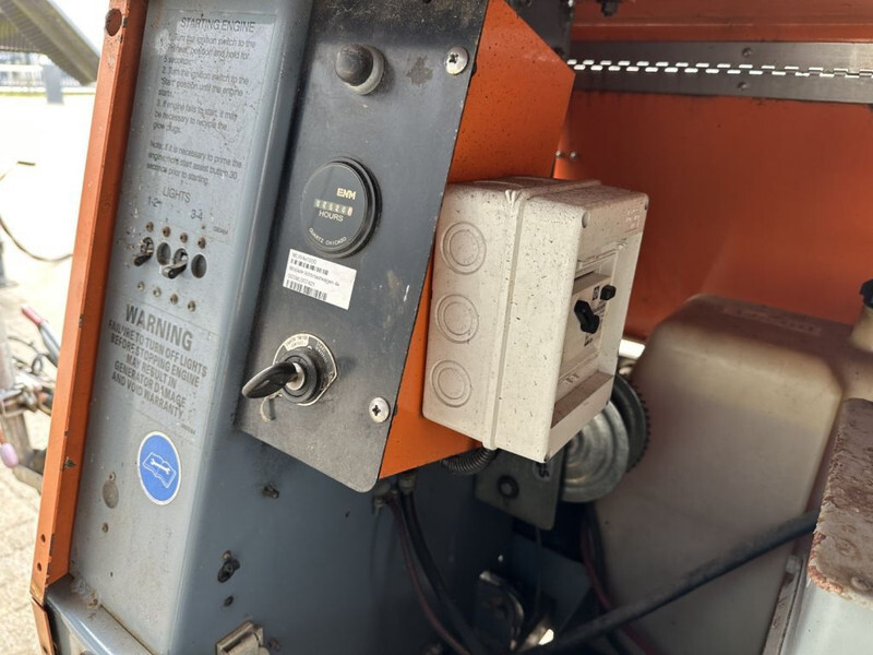 מגדל תאורה Kubota D905 Allmand Mobiele Lichtmast Aggregaat Light Tower 8.1 meter: תמונה 13 מגדל תאורה Kubota D905 Allmand Mobiele Lichtmast Aggregaat Light Tower 8.1 meter: תמונה 13