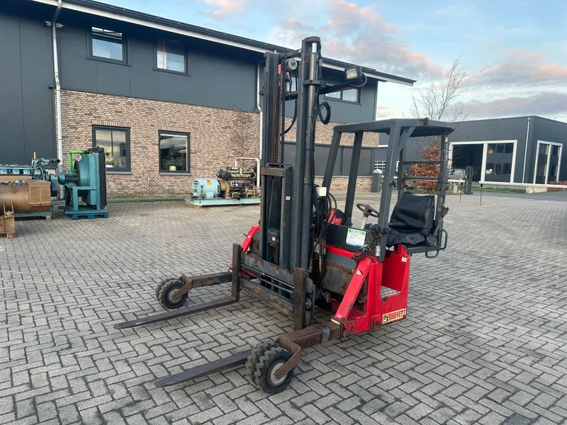 Moffett M4 20.1 Kubota Diesel Kooiaap 2 ton Sideshift Positioner Meeneemheftruck - מלגזה מותקנת על משאית: תמונה 1 Moffett M4 20.1 Kubota Diesel Kooiaap 2 ton Sideshift Positioner Meeneemheftruck - מלגזה מותקנת על משאית: תמונה 1