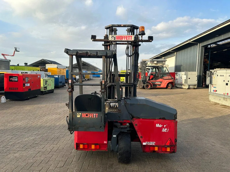 Moffett M4 20.1 Kubota Diesel Kooiaap 2 ton Sideshift Positioner Meeneemheftruck - מלגזה מותקנת על משאית: תמונה 3 Moffett M4 20.1 Kubota Diesel Kooiaap 2 ton Sideshift Positioner Meeneemheftruck - מלגזה מותקנת על משאית: תמונה 3