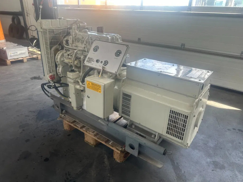 Perkins T4.236 60 kVA noodstroom generatorset as New ! 256 hours ! - ערכת גנרטורים: תמונה 2 Perkins T4.236 60 kVA noodstroom generatorset as New ! 256 hours ! - ערכת גנרטורים: תמונה 2