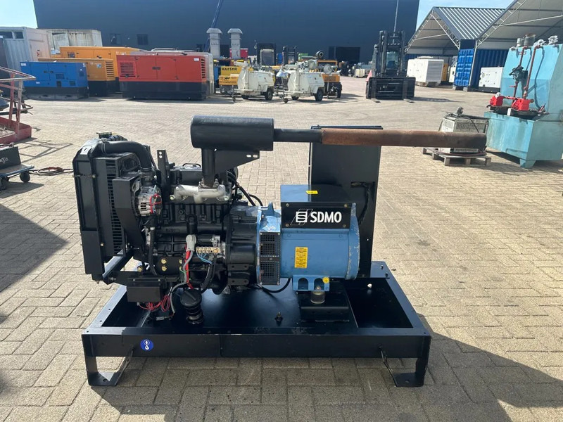 SDMO TM11.5KM Mitsubishi Mecc Alte Spa 16 kVA generatorset - ערכת גנרטורים: תמונה 4 SDMO TM11.5KM Mitsubishi Mecc Alte Spa 16 kVA generatorset - ערכת גנרטורים: תמונה 4