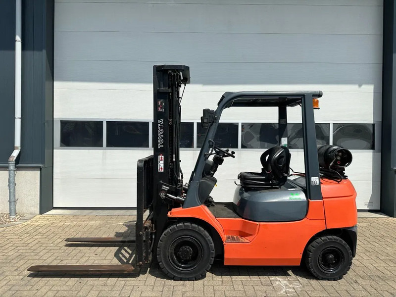 Toyota 2.5 ton Triplex Freelift Sideshift LPG Heftruck - מלגזת LPG: תמונה 2 Toyota 2.5 ton Triplex Freelift Sideshift LPG Heftruck - מלגזת LPG: תמונה 2