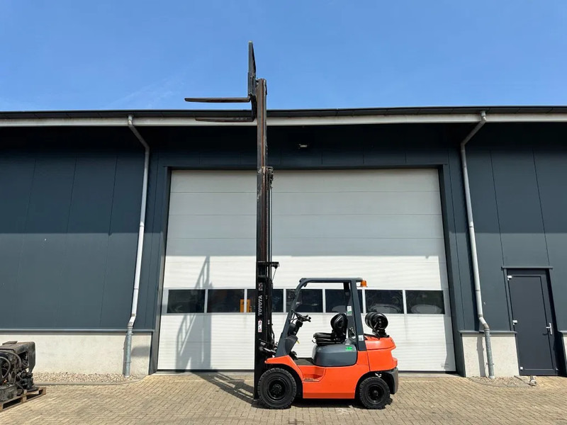 Toyota 2.5 ton Triplex Freelift Sideshift LPG Heftruck - מלגזת LPG: תמונה 3 Toyota 2.5 ton Triplex Freelift Sideshift LPG Heftruck - מלגזת LPG: תמונה 3