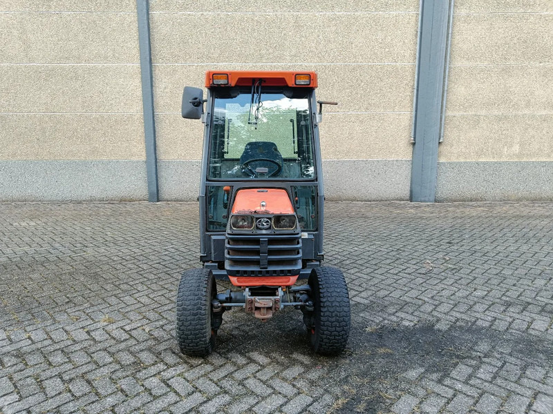 Kubota B2410 met Nimos Kipper - טרקטור גרירה: תמונה 2 Kubota B2410 met Nimos Kipper - טרקטור גרירה: תמונה 2