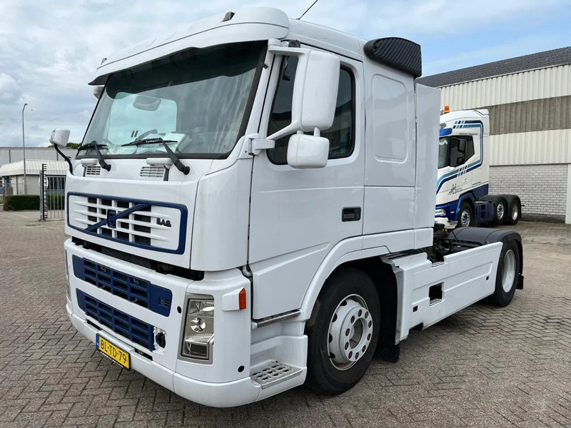 Volvo FM 9 MOTOR DEFECT (motor start wel maar kan niet rijden) - יחידת טרקטור: תמונה 1 Volvo FM 9 MOTOR DEFECT (motor start wel maar kan niet rijden) - יחידת טרקטור: תמונה 1