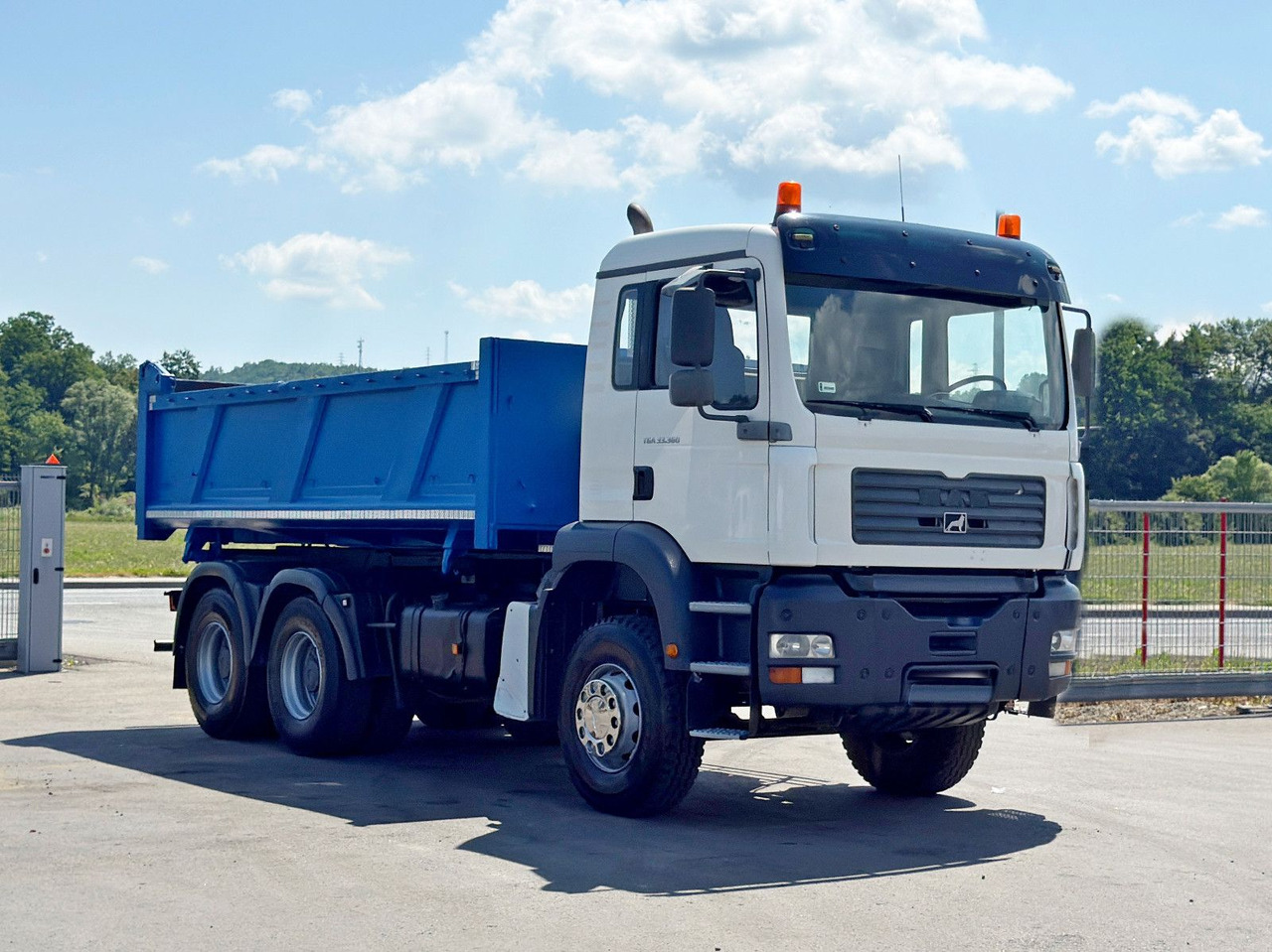 MAN TGA 33.360 * KIPPER 5,20 m + BORDMATIC / 6x4*TOP - מזהיר, משאית מנוף: תמונה 4 MAN TGA 33.360 * KIPPER 5,20 m + BORDMATIC / 6x4*TOP - מזהיר, משאית מנוף: תמונה 4