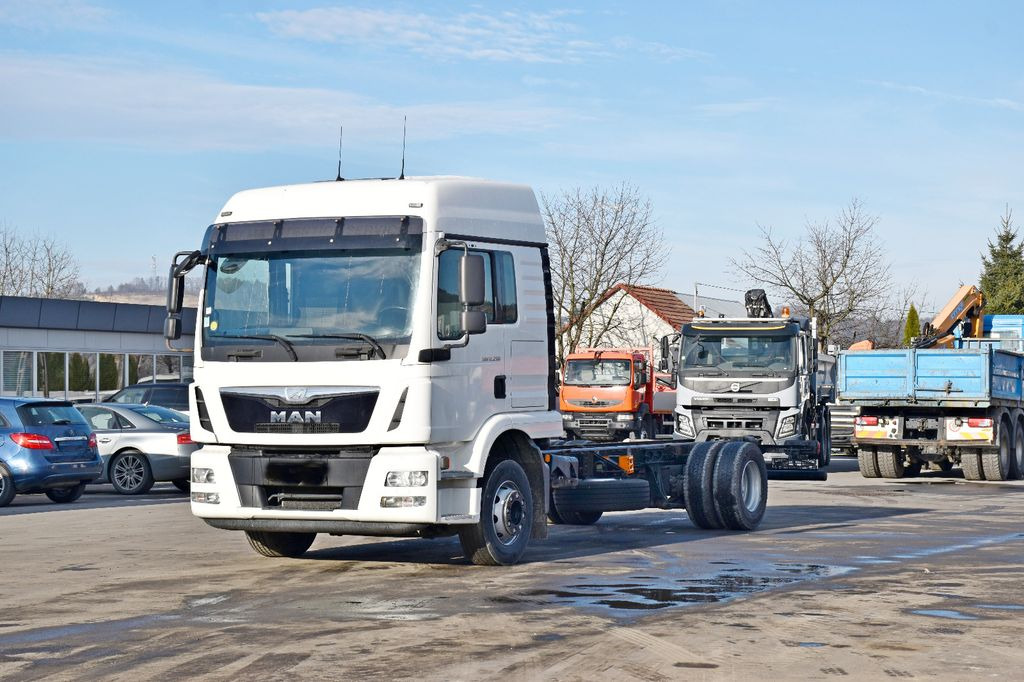 MAN TGM 12.290* FAHRGESTELL 6,30 m * TOPZUSTAND - משאית עם שלדת תא: תמונה 2 MAN TGM 12.290* FAHRGESTELL 6,30 m * TOPZUSTAND - משאית עם שלדת תא: תמונה 2